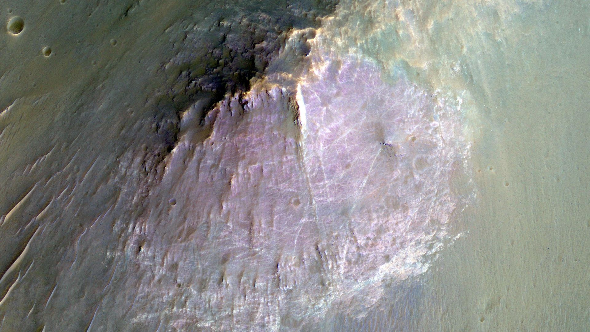 Secondo una nuova ricerca, il suono su Marte potrebbe essere il più simile a quello terrestre sulle cime delle montagne. Crediti: NASA/JPL-Caltech/Univ. dell'Arizona